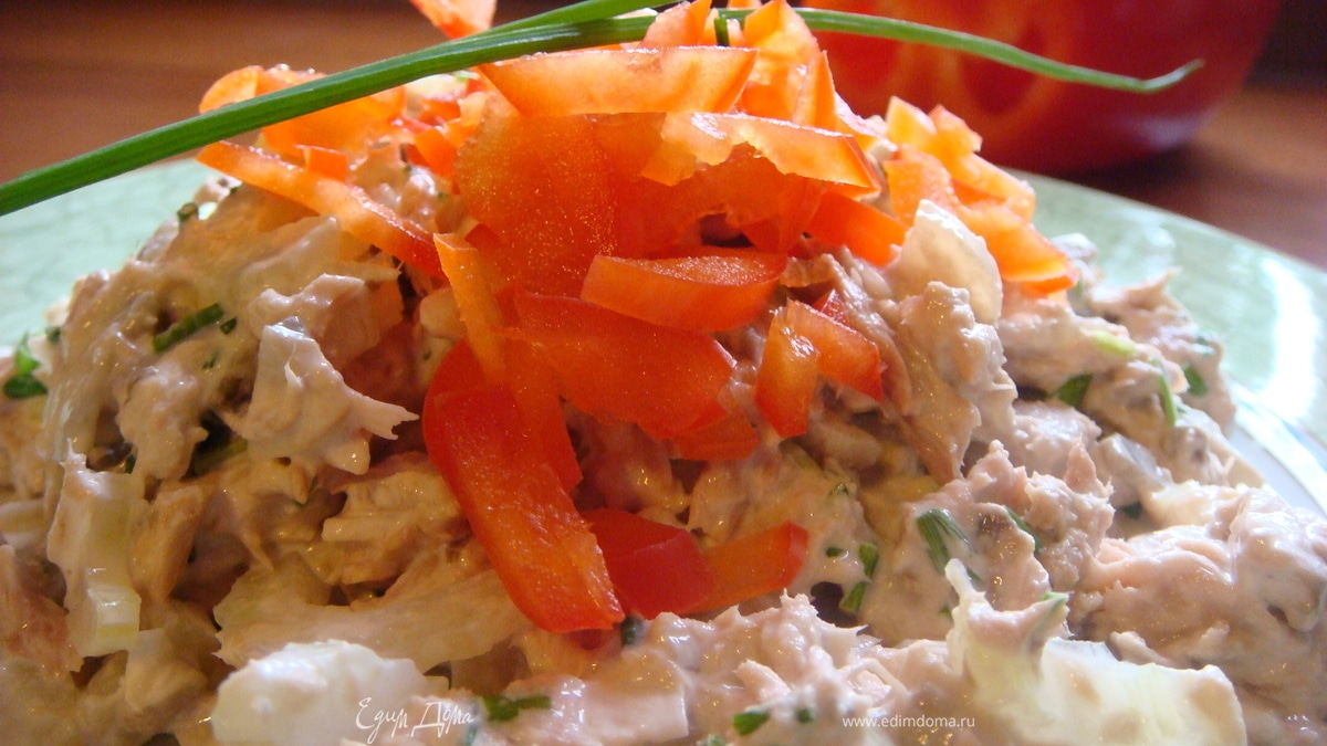 Салат с тунцом и сырыми шампиньонами