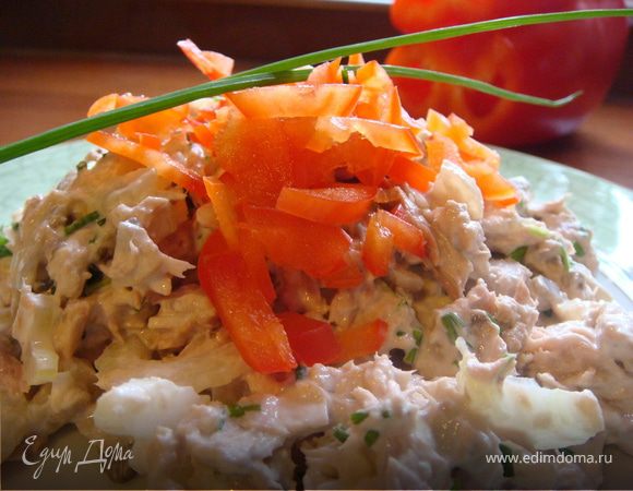 Салат с тунцом и сырыми шампиньонами