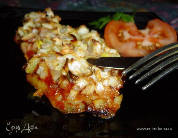 Рыба, запеченная с чесноком и луком 
