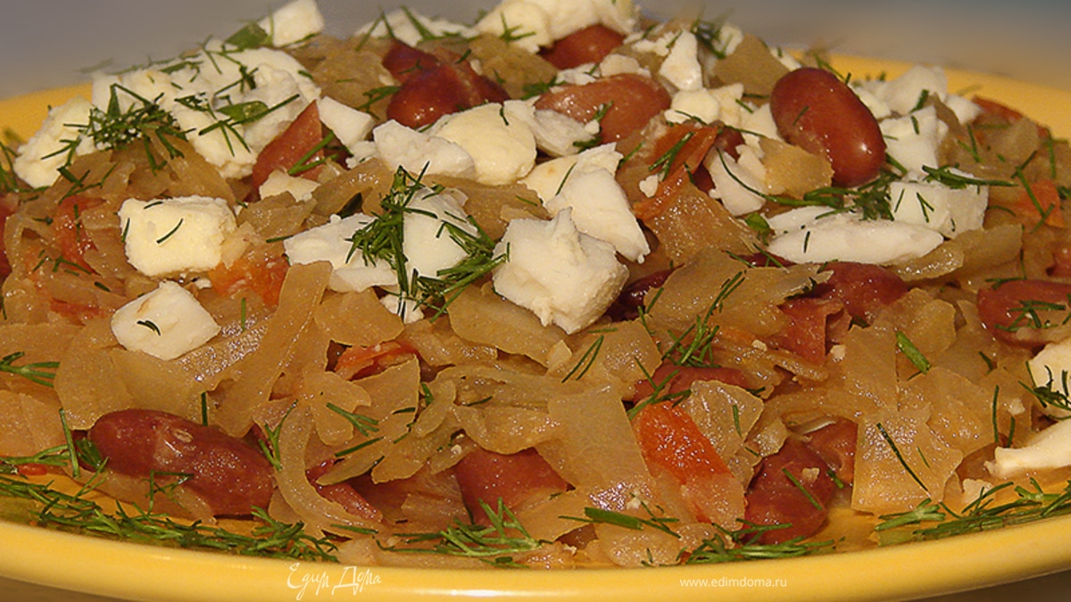 Капуста тушеная с фасолью и вареным яйцом