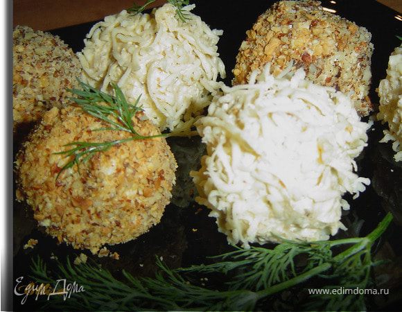 Сырно-ореховые шарики с красной икрой