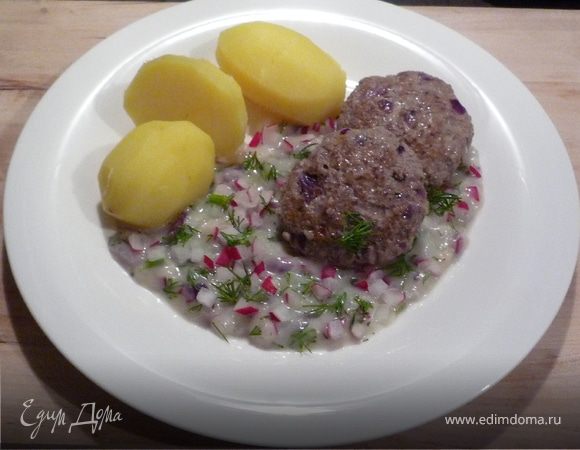 Рубленый бифштекс с нежным соусом Рубленый бифштекс с нежным соусом