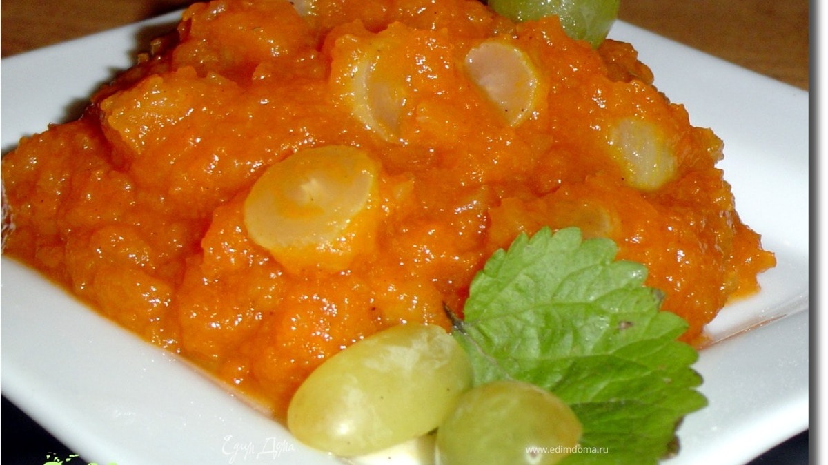 Чатни из тыквы и яблок с виноградом