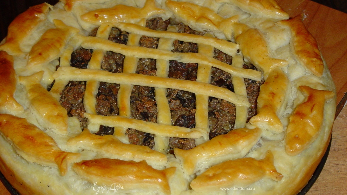 Пирог с мясом и грибами