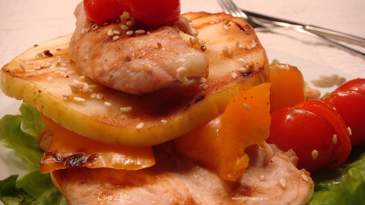 Курица с яблоками и перцем