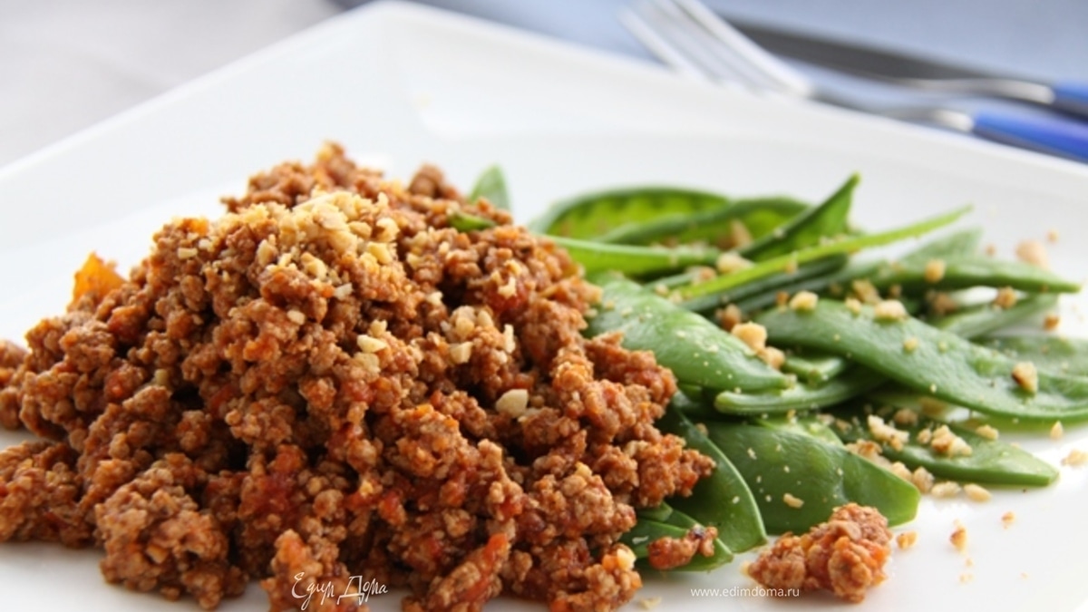 Неправильный болоньезе с зелёным горошком