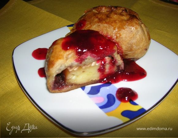 Камамбер в слоеном тесте