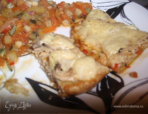 Куриная запеканка с грибами под сыром