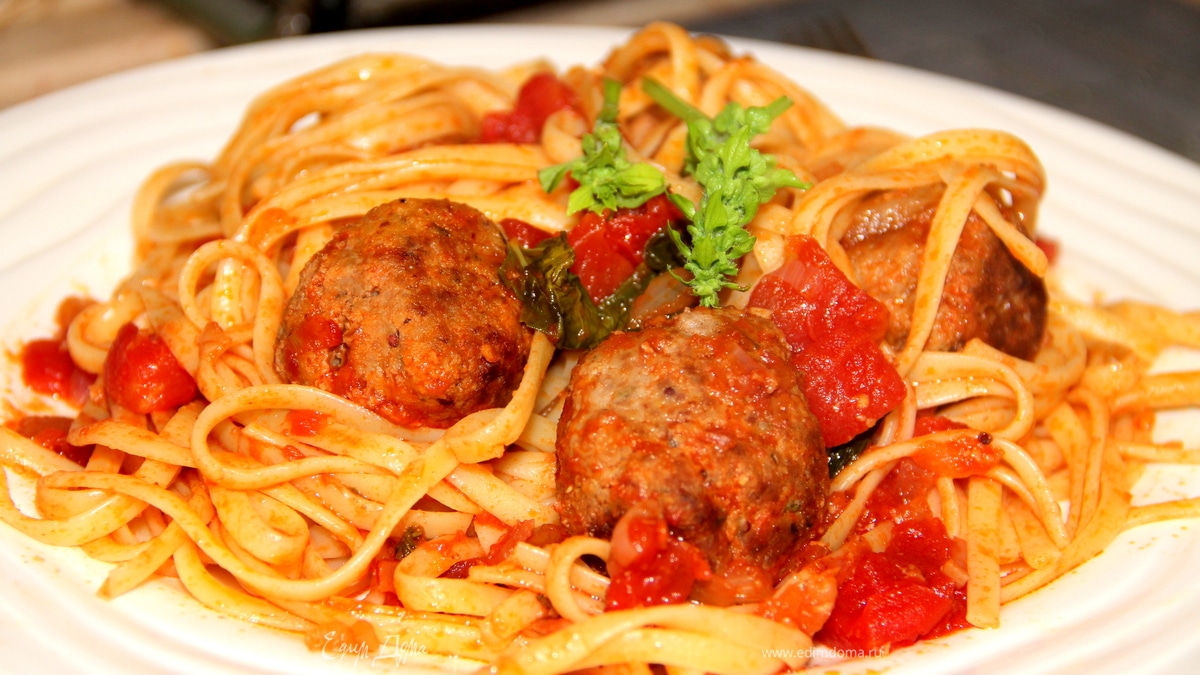 Спагетти с мясными шариками