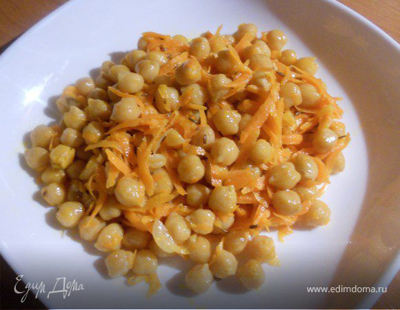 Теплый салат из нута с морковью Теплый салат из нута с морковью