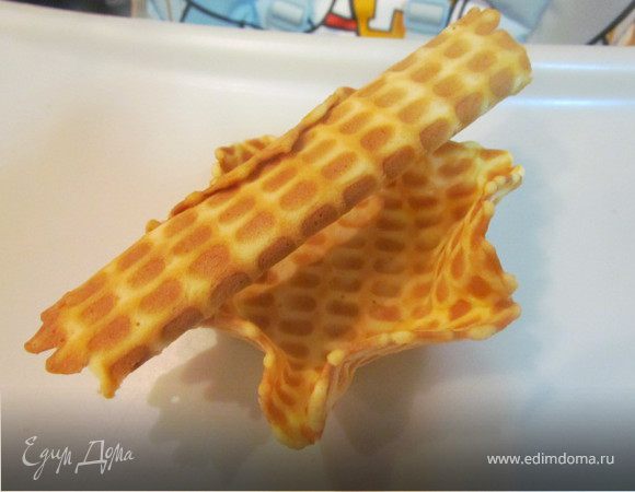 Сладкие вафельные трубочки-корзиночки.