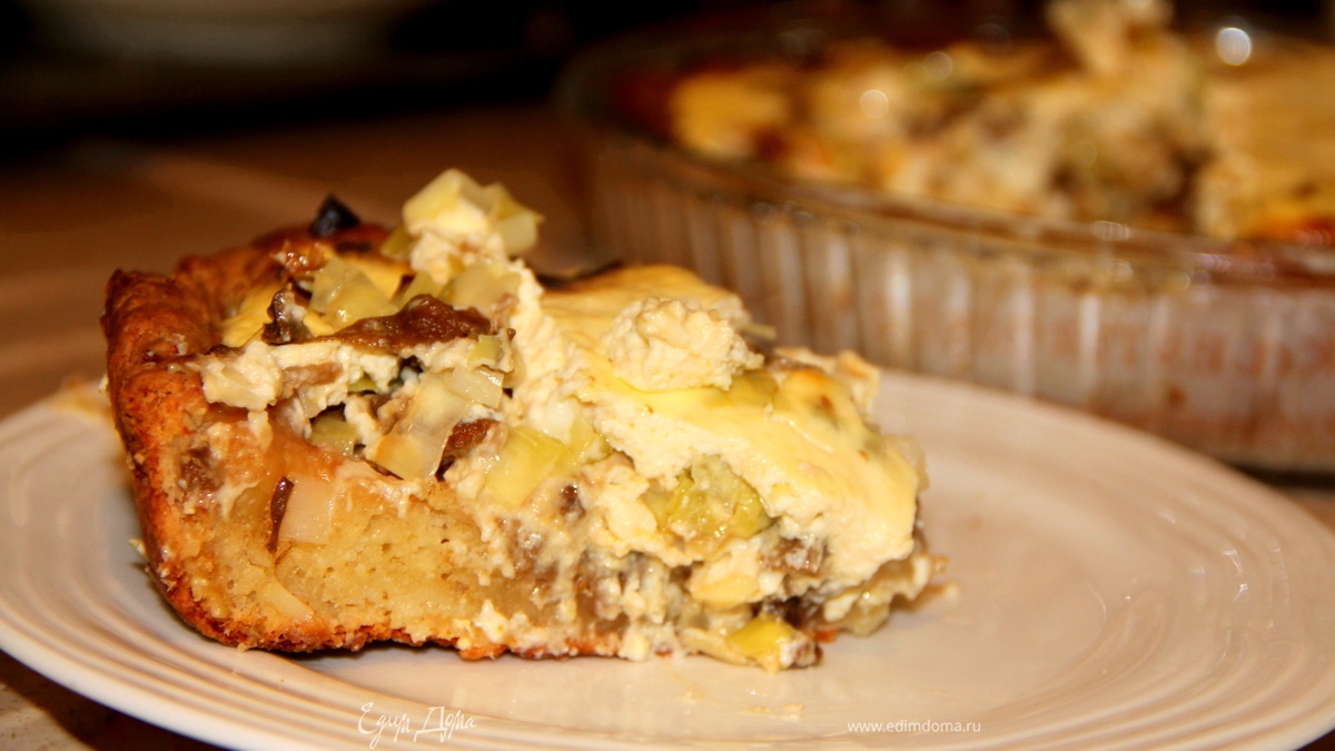 Киш с пореем, грибами и брынзой