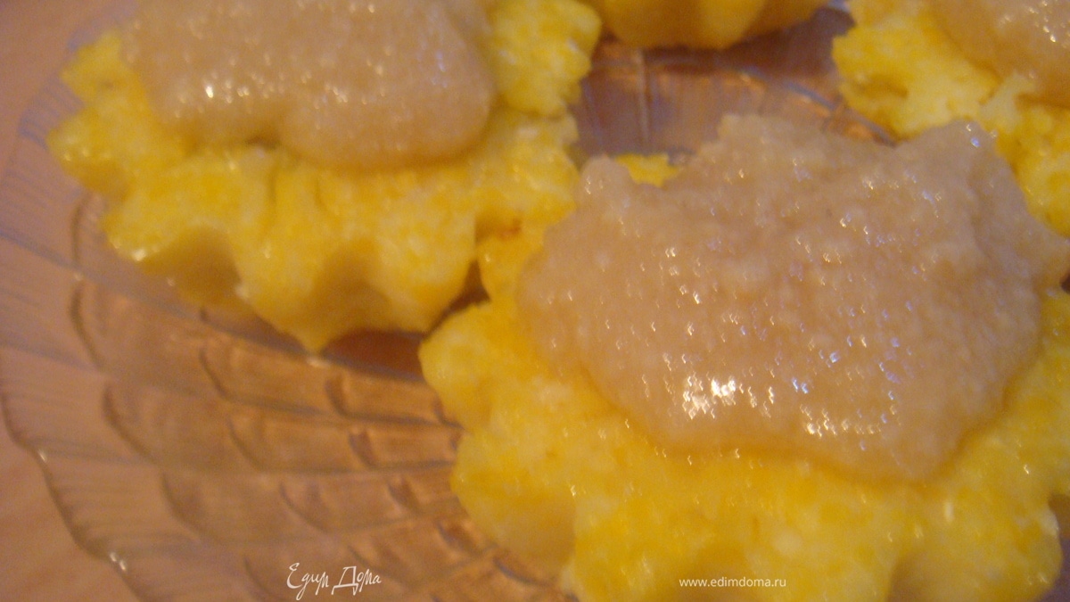 Кексы из поленты с вишнями и мармеладом