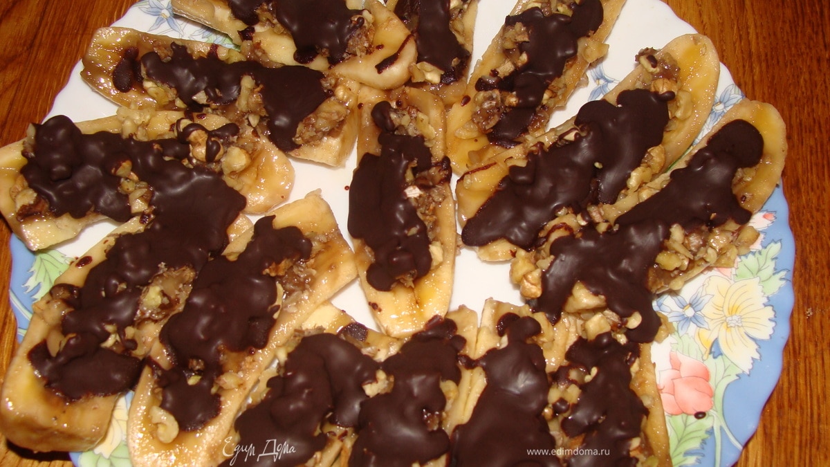 Бананы, фаршированные орехами