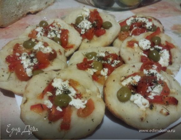 Пиццеты с сыром и помидорами Пиццеты с сыром и помидорами