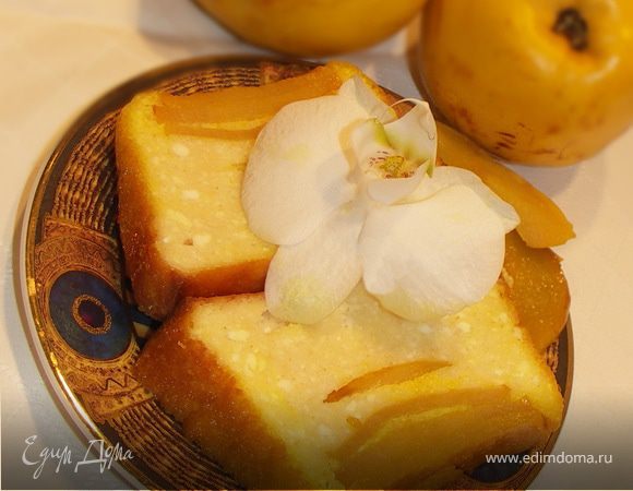 Нежный творожный пирог с айвой