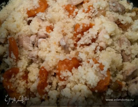 Кускус с курицей и сухофруктами