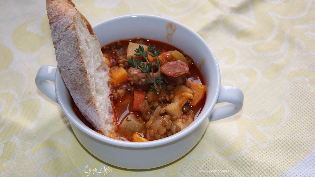 Испанский суп с чечевицей и корнеплодами