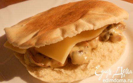 Рецепт Пита со свининой и грибами в сливочном соусе и сыром "маасдам"