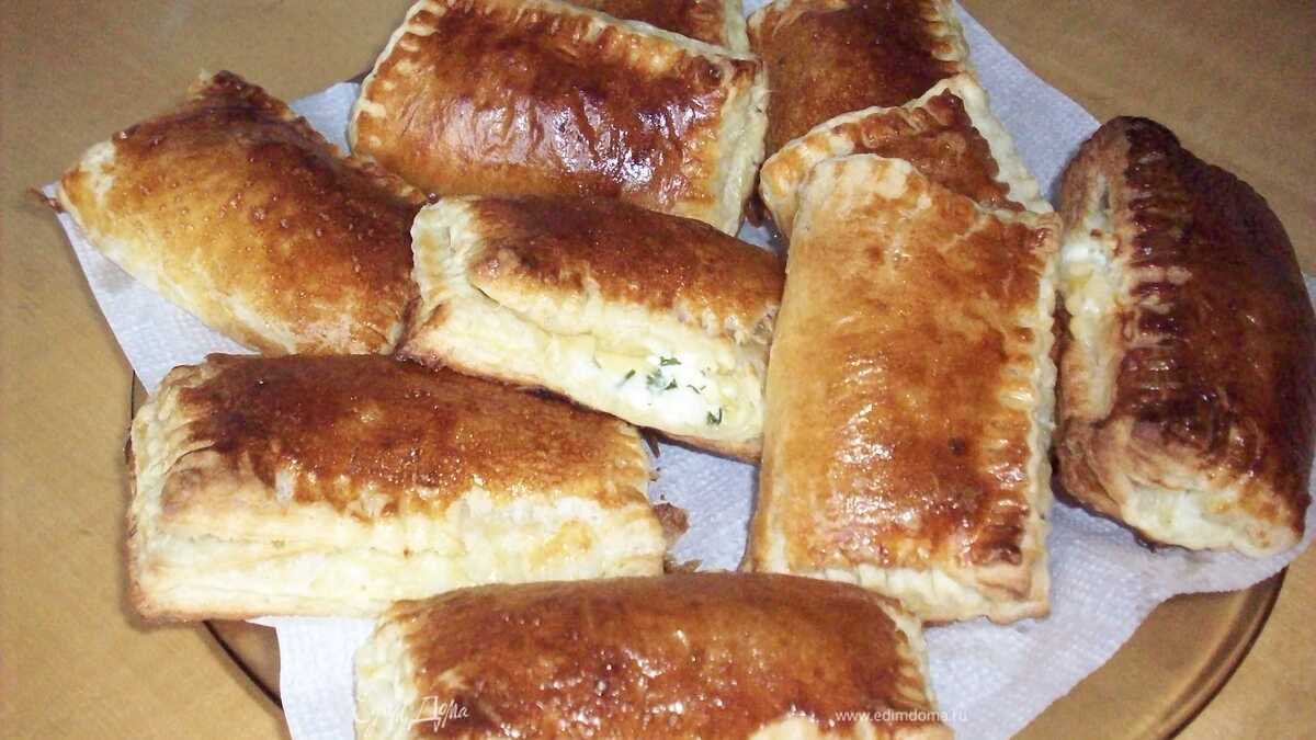 Пирожки слоеные с творожно-сырной начинкой