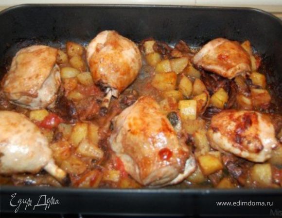 Курочка, запеченная с картофелем и грибами Курочка, запеченная с картофелем и грибами