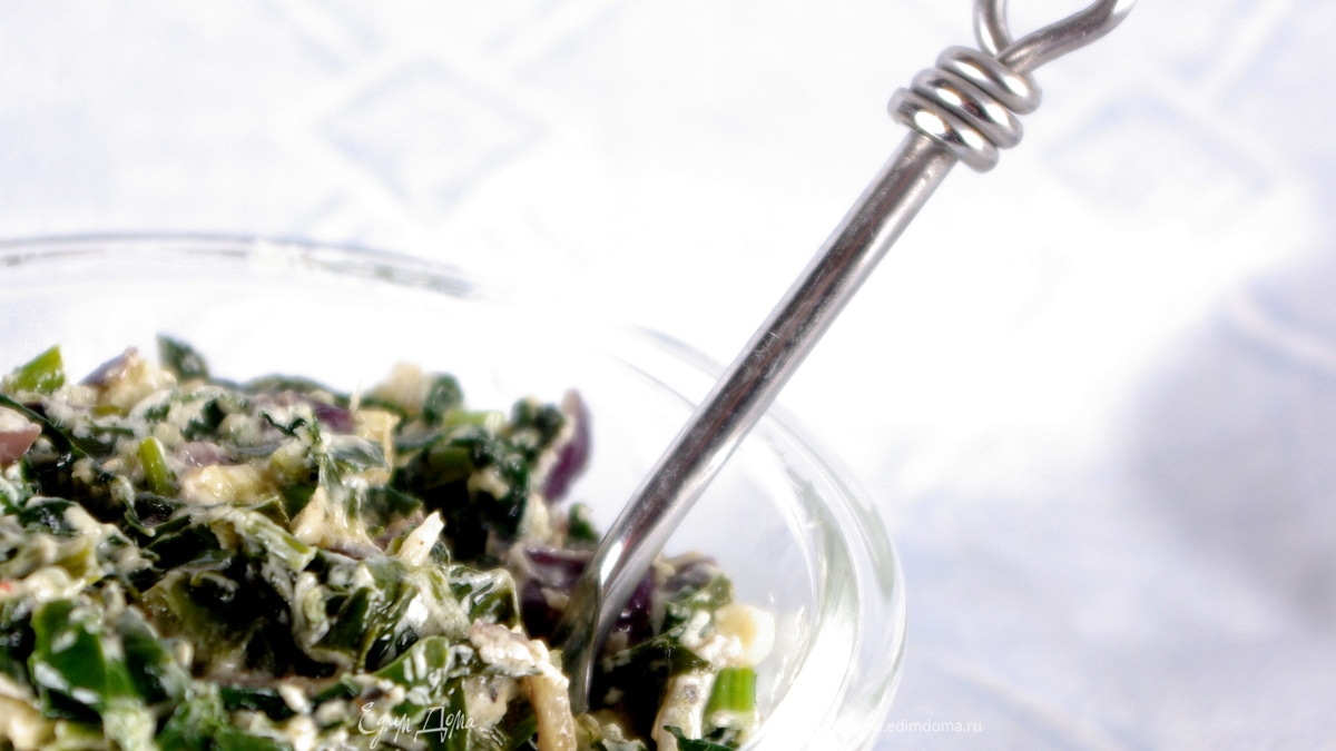 Шпинат со сметаной и чесноком