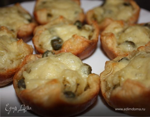 Открытые пирожки из слоеного теста Открытые пирожки из слоеного теста
