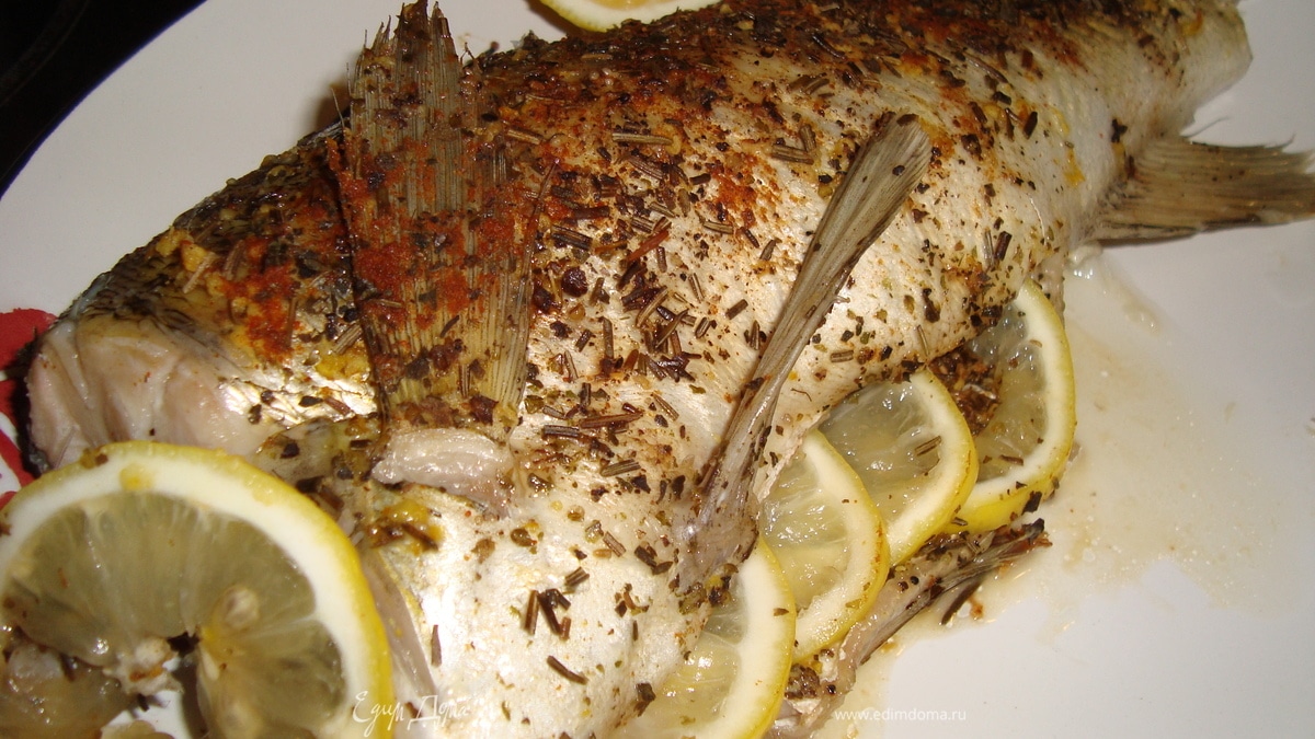Судак с лимоном и розмарином