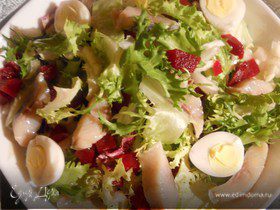 Салат со свеклой, сельдью и цикорием