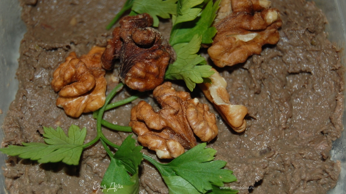 Паштет необычный с яблоками и орехами.