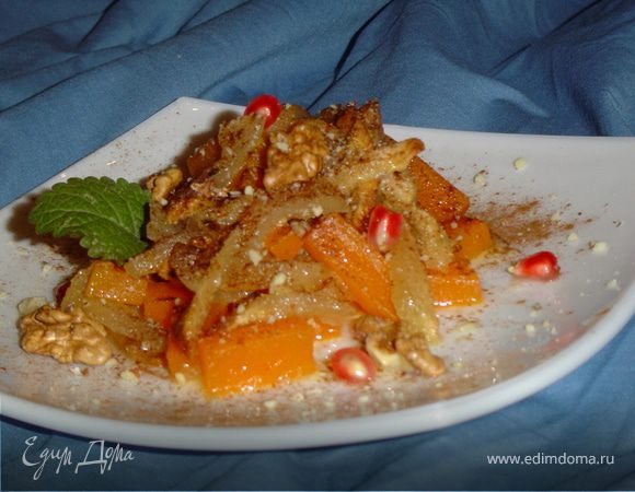 Тыквенно-яблочная запеканка с ореховой посыпкой и зернами граната Тыквенно-яблочная запеканка с ореховой посыпкой и зернами граната