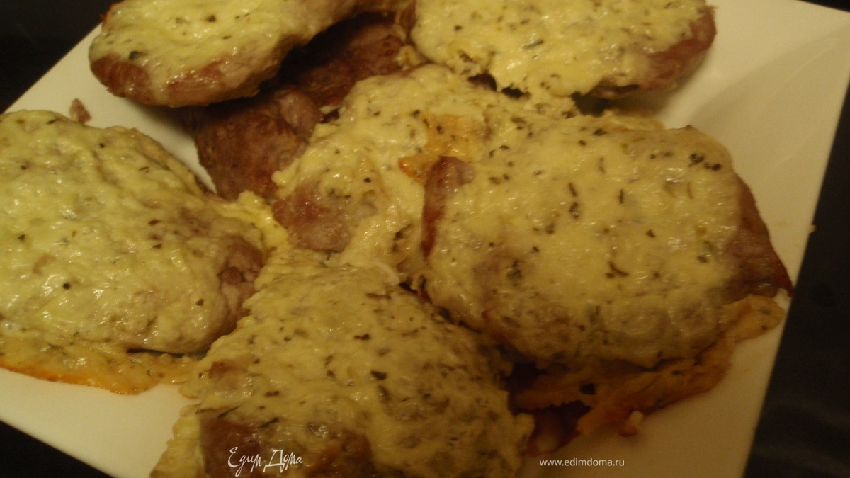 Вкусная свининка под шапкой