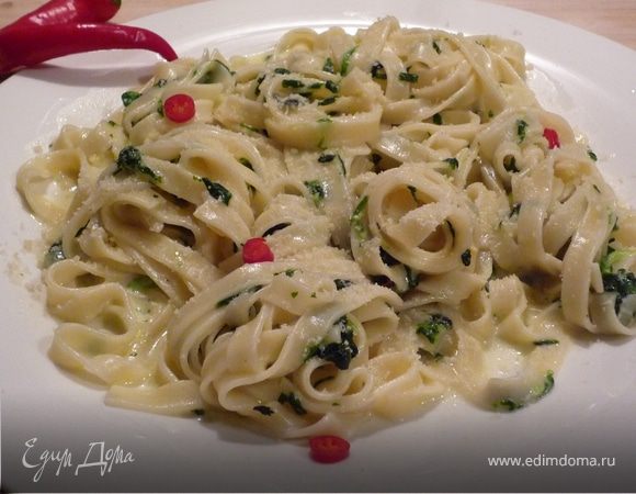 Лапша под соусом Горгонзола со шпинатом Лапша под соусом Горгонзола со шпинатом
