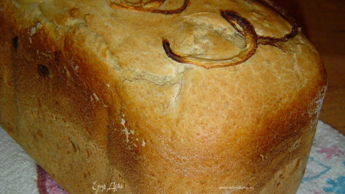 Хлеб с сыром, луком и чесноком 