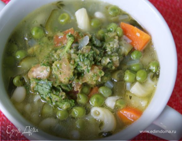 Овощной суп с фасолью и песто