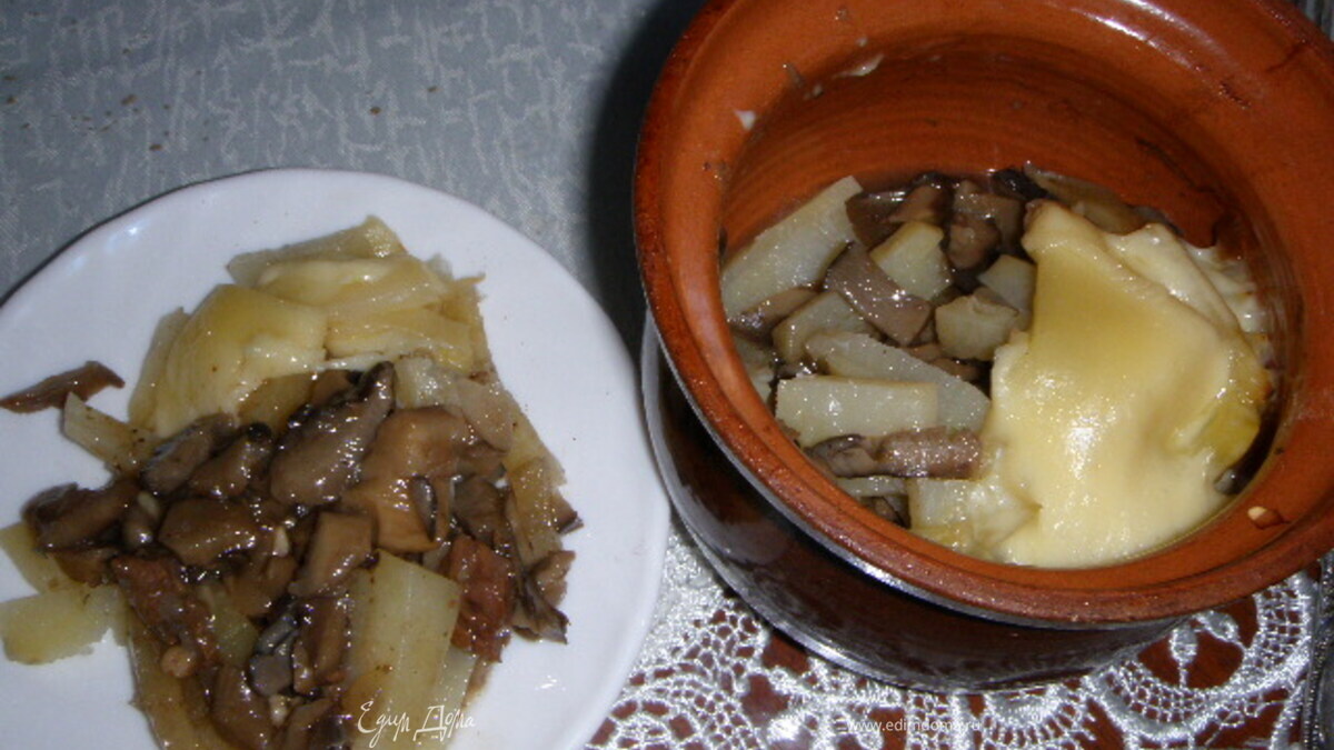 Мясо с грибами в горшочках