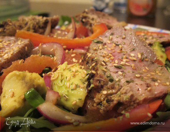 Салат из руколы, говядины и красных апельсинов Салат из руколы, говядины и красных апельсинов