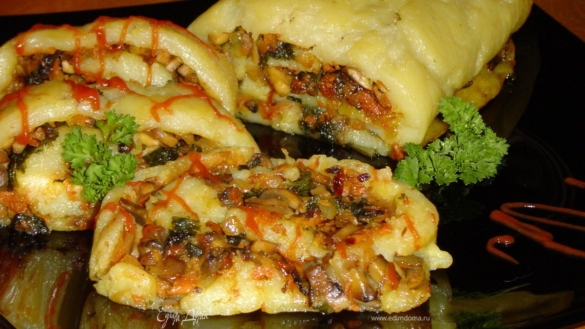 Постный картофельный рулет с грибами и овощами