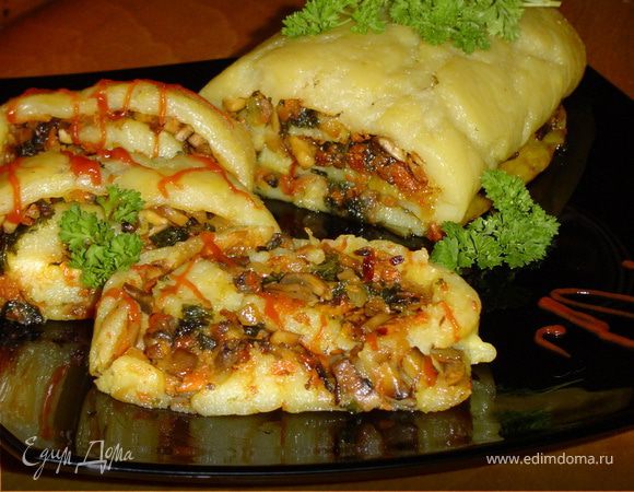 Постный картофельный рулет с грибами и овощами