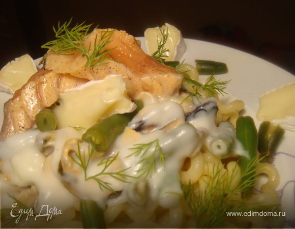 Паста под соусом Бешамель с мидиями и маринованным лососем (приготовленным необычным способом) Паста под соусом Бешамель с мидиями и маринованным лососем (приготовленным необычным способом)