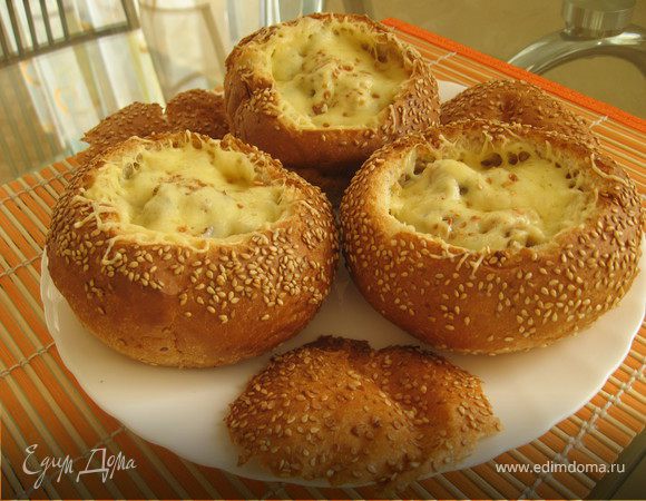 Жульен в булочке с кунжутом