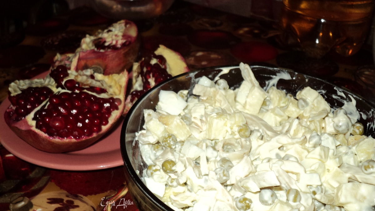 Салат из кальмаров.