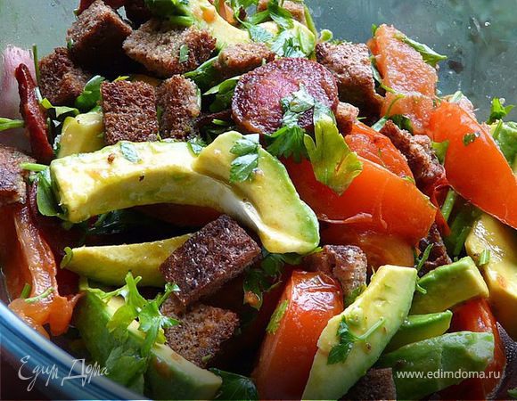 Салат с авокадо и колбаской Салат с авокадо и колбаской