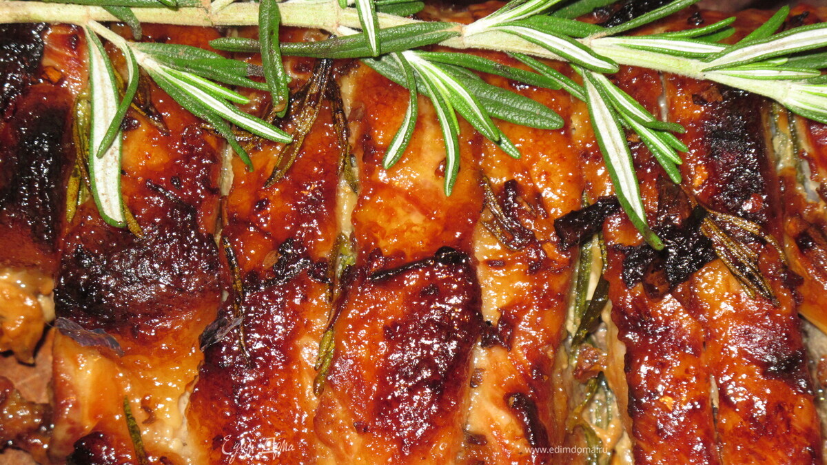 Свиные ребра с розмарином и каштановым медом