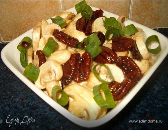 Грибочки с орехом пекан в соусе Грибочки с орехом пекан в соусе