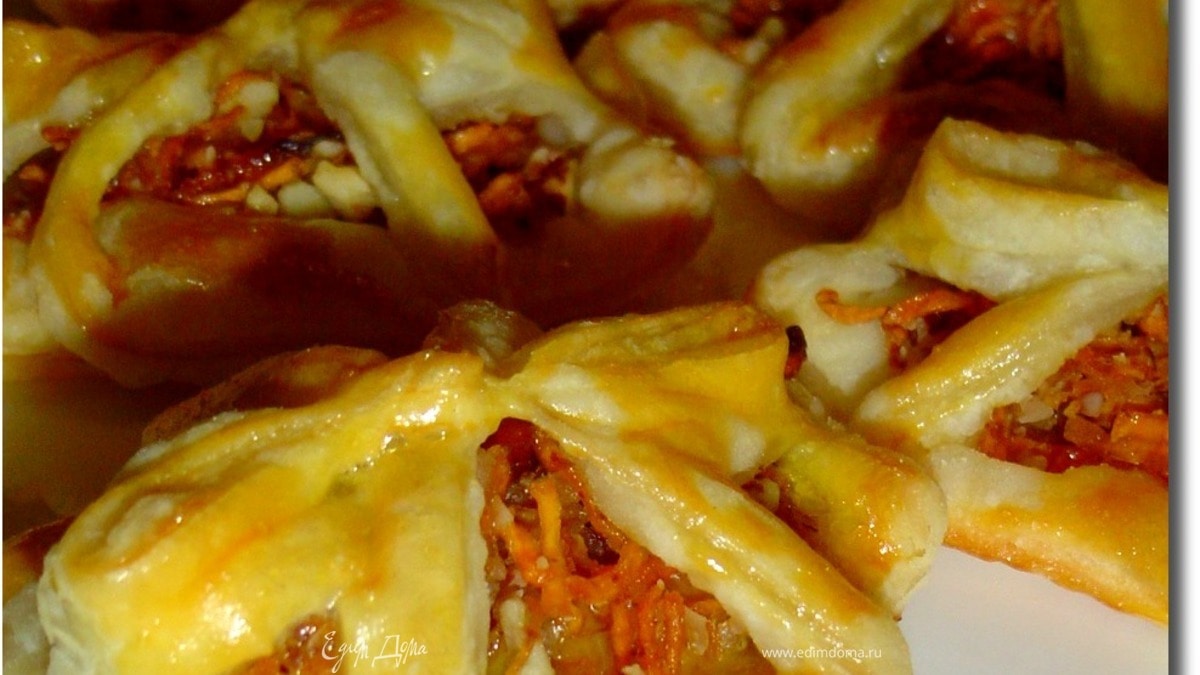 Слойки с тыквенно-ореховой начинкой