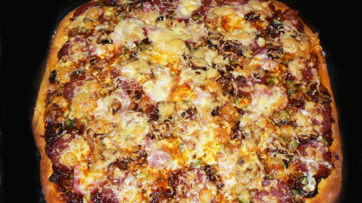 Пицца с копченостями