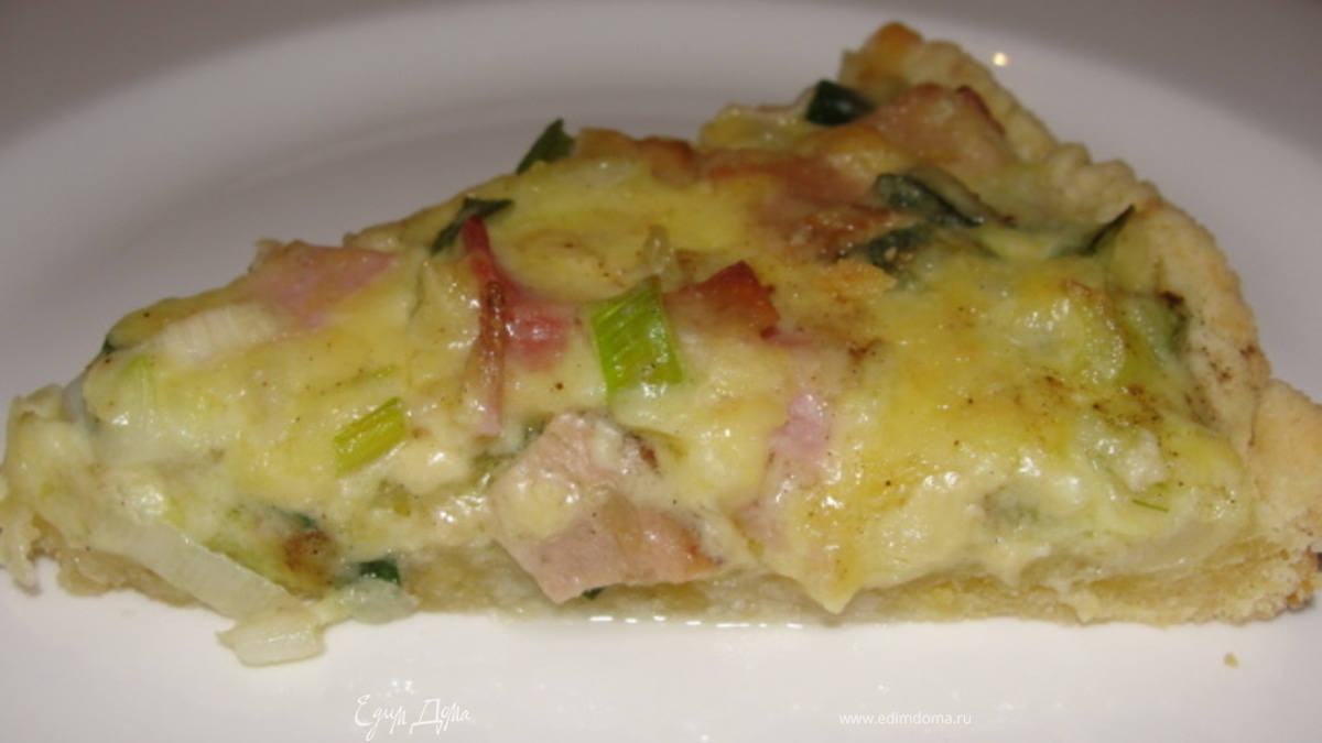 Пирог с зелёным луком и ветчиной