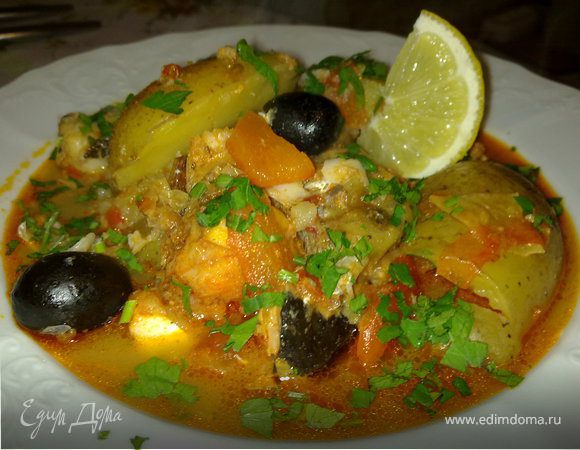 Тажин из белой рыбы с картошкой, черри и оливками