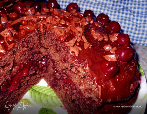 Торт шоколадный с вишней